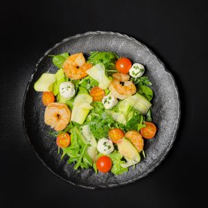 Салат с креветками и маринованным цуккини